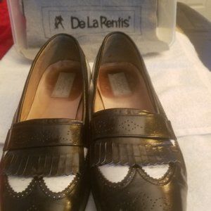 Black and White De La Rentis Spectator